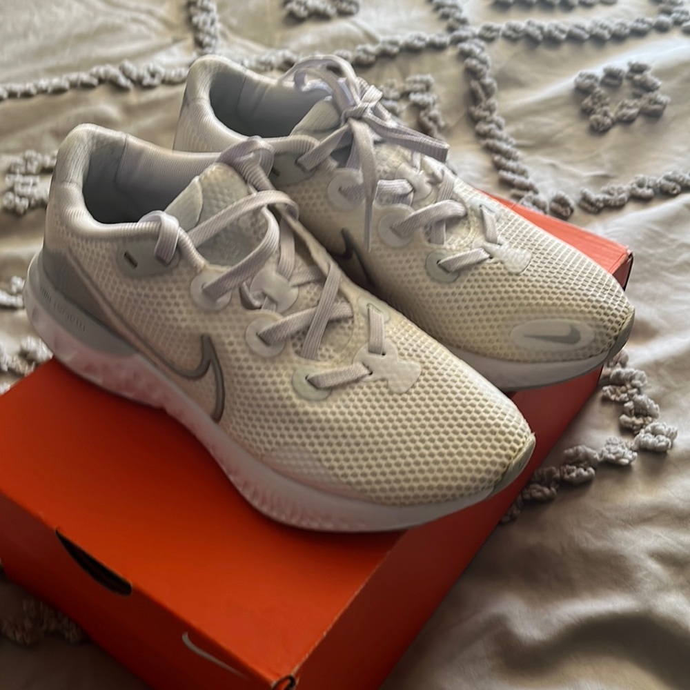 Nike Women's Athletic Shoes - White and Gray